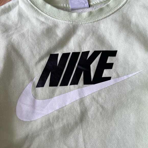 Girls NIKE crewneck size XL - Picture 2 of 5